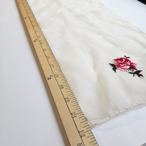 Elegant Cream Scarf with Rose Embroidery - Picture 5 of 5